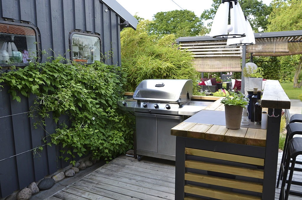 25 Smart Outdoor Bar Ideas To Steal For Your Own Backyard