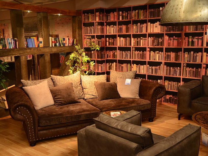 Cools Ways to Decorate Home with Books