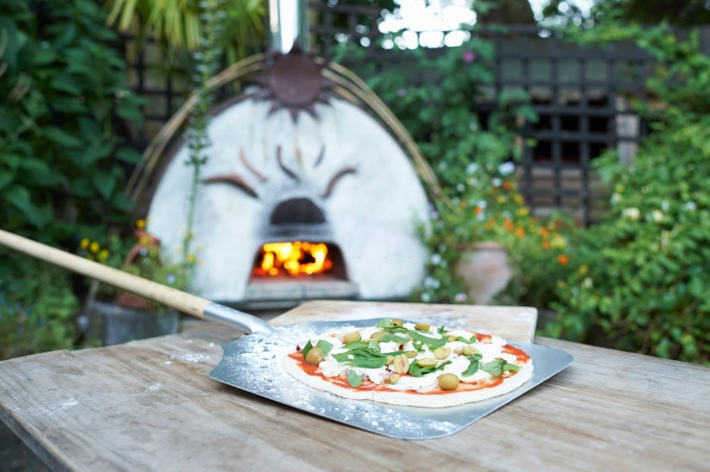 Easy Step By Step Guide On How To Build An Outdoor Pizza Oven