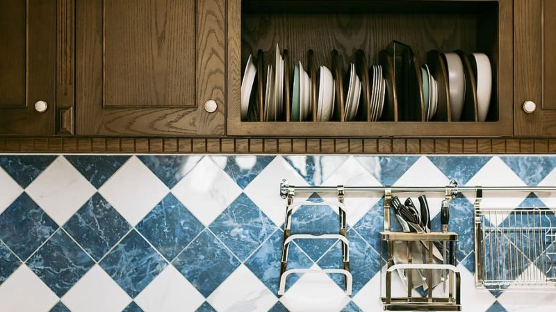 How to Clean Kitchen Cabinets Thoroughly?