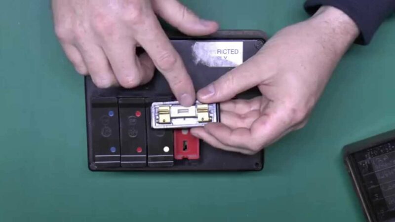 How To Change a Fuse In a Fuse Box: A Complete Guide